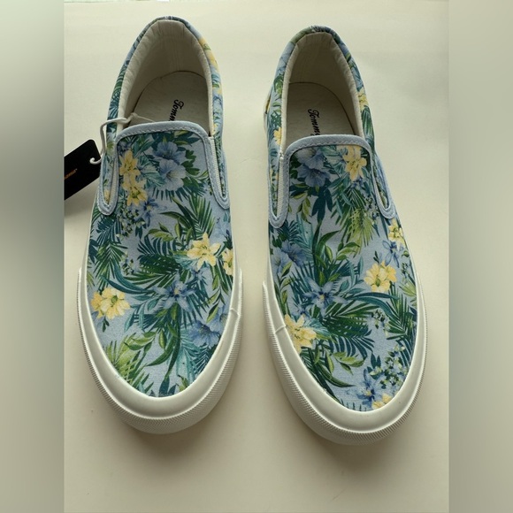 Tommy Bahama Women’s Ferris Slip-On Sneakers - Picture 4 of 7